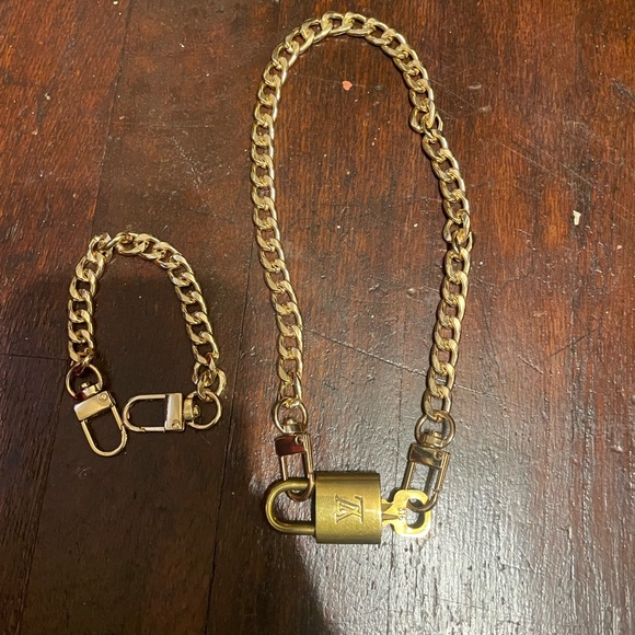 Louis Vuitton lock with unbranded chain and bracelet.lock 316, 321 - Picture 4 of 4